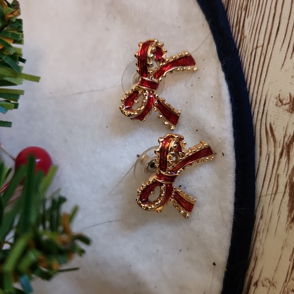 Set of 2 Pairs Vintage Christmas Bows and Poinsettia Enamel Post Earrings - Picture 3 of 6